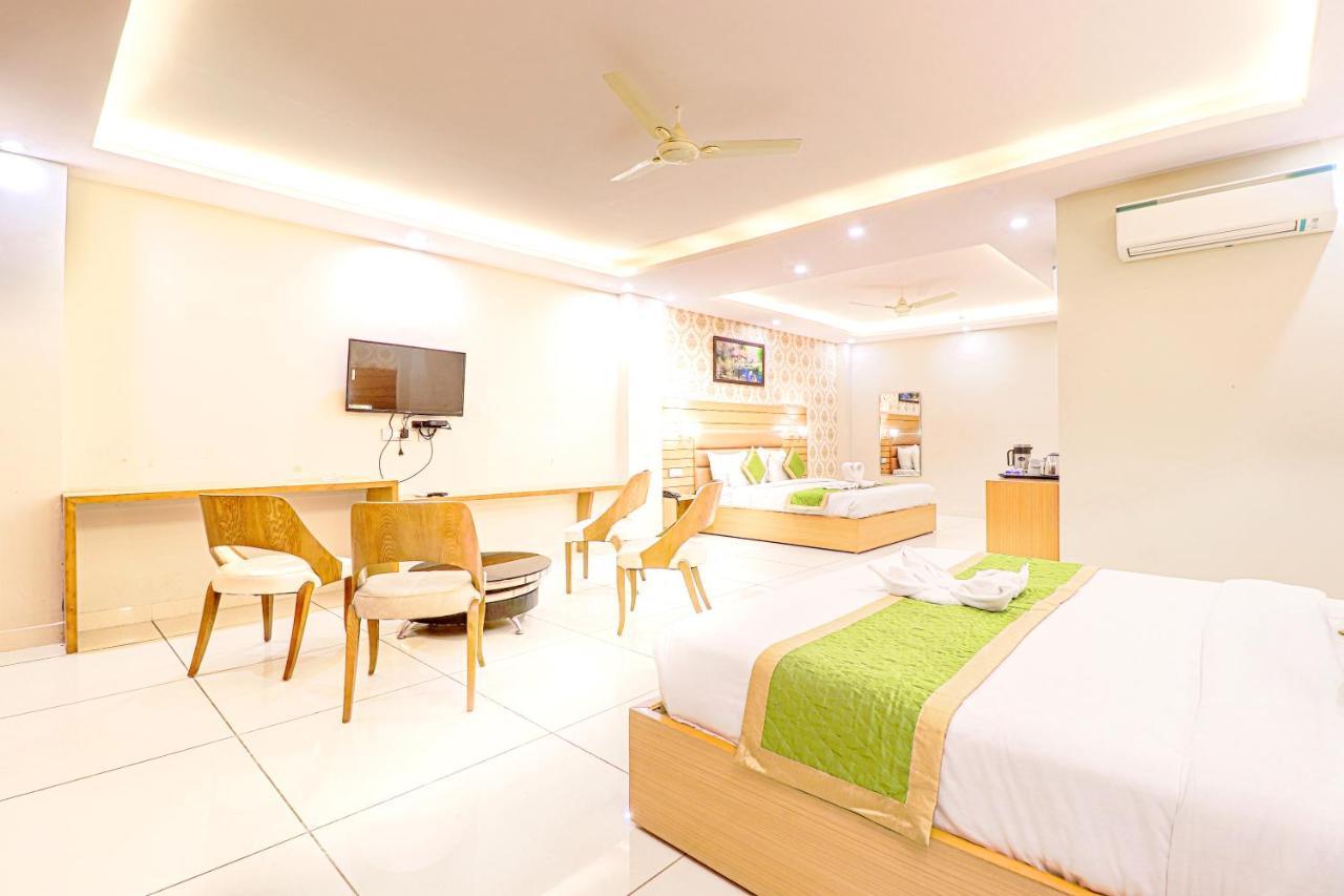 The Glory Hotel Dehradun Extérieur photo